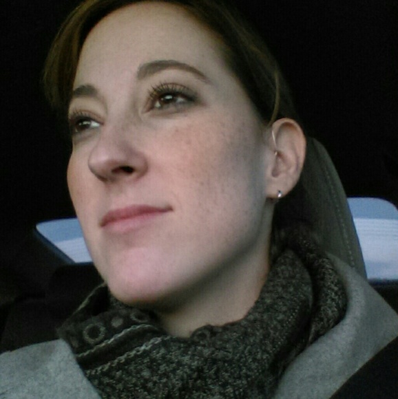 Meet your Posher, Leah - Picture 3 of 4